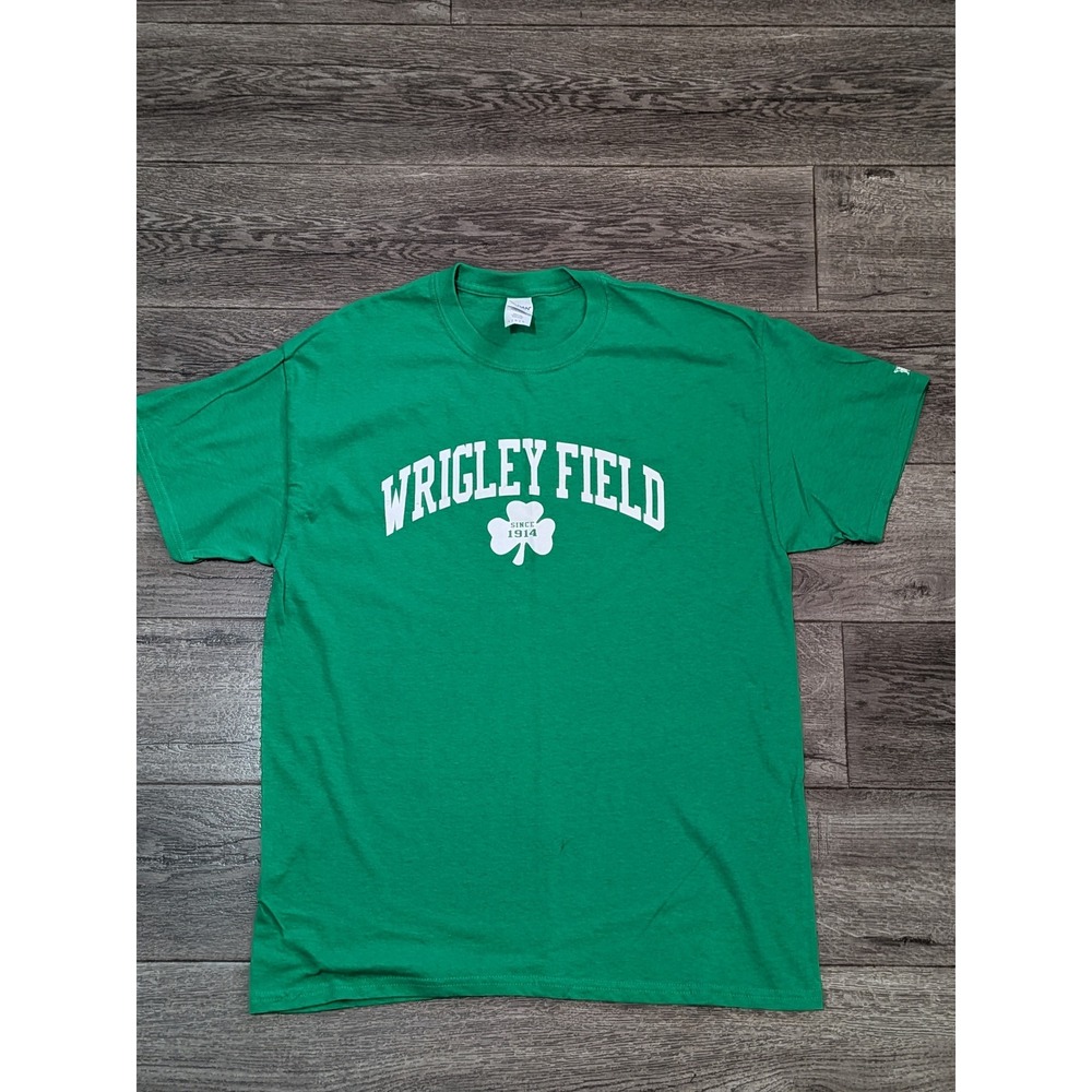 Gildan Wrigley Field Since 1914 Shamrock Green T-Shirt Mens L Chicago Baseball